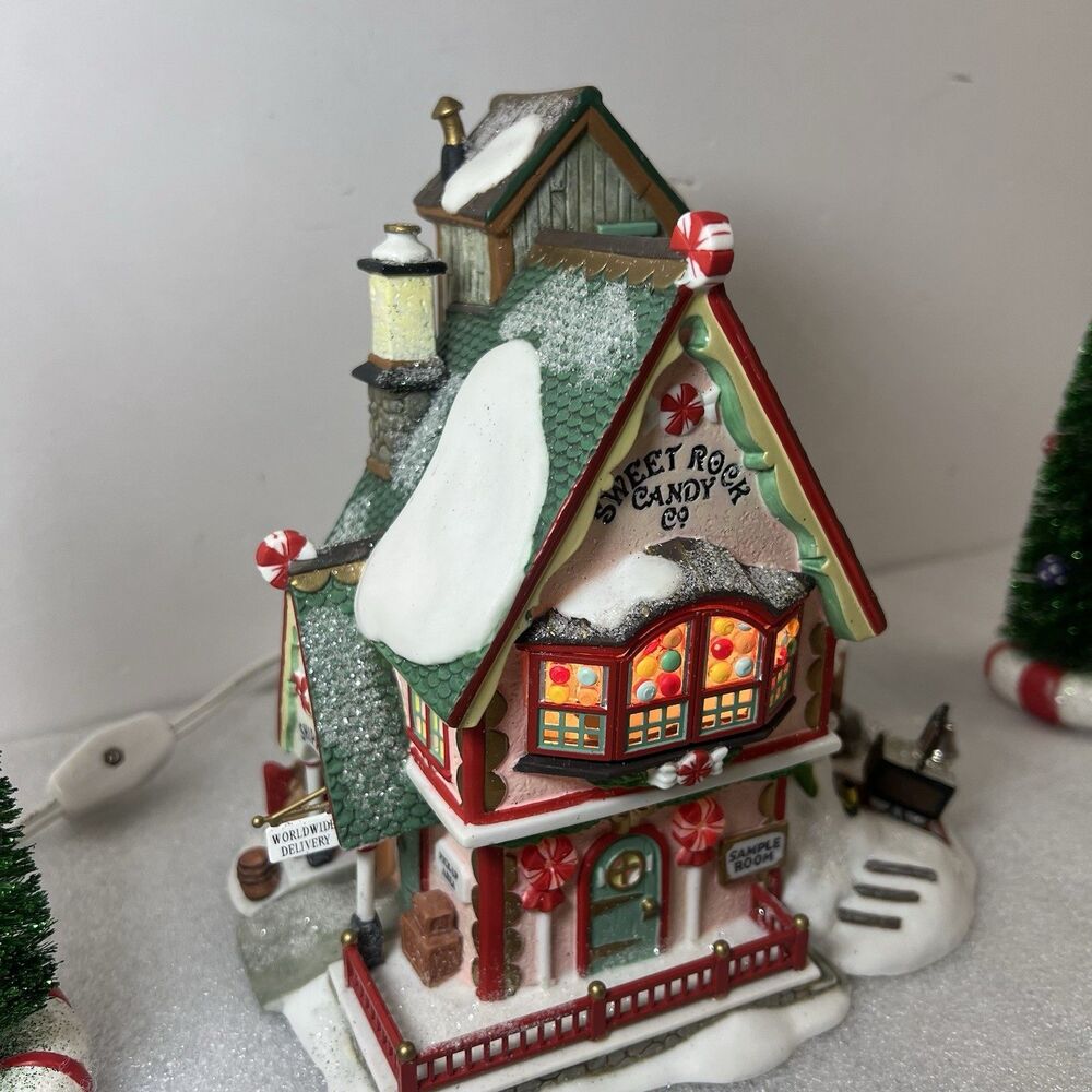 Dept 56 North Pole Series Sweet Rock Candy Co. 56725 Xmas Lighted Village W Figu - Picture 7 of 15